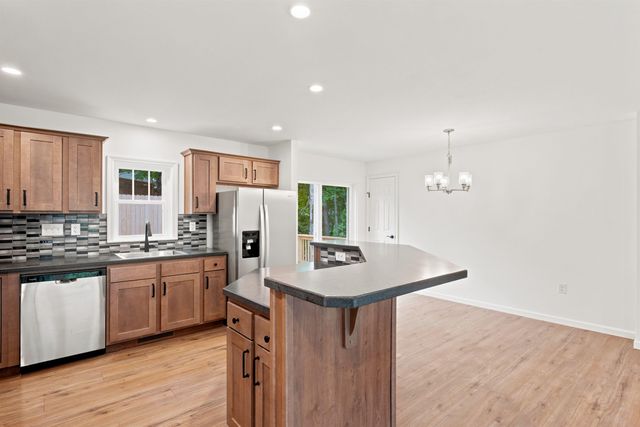 28 Cottage Place, Ashland, NH 03217
