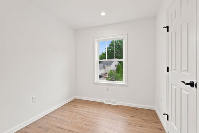 28 Cottage Place, Ashland, NH 03217