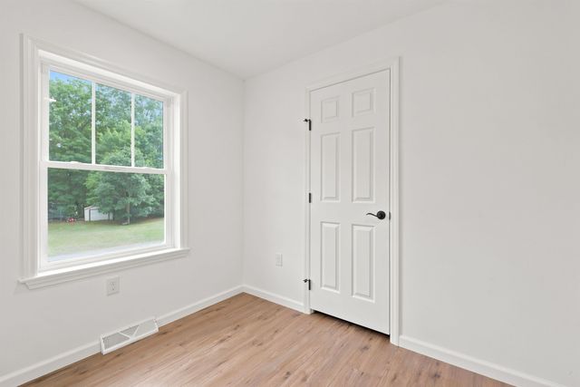 28 Cottage Place, Ashland, NH 03217