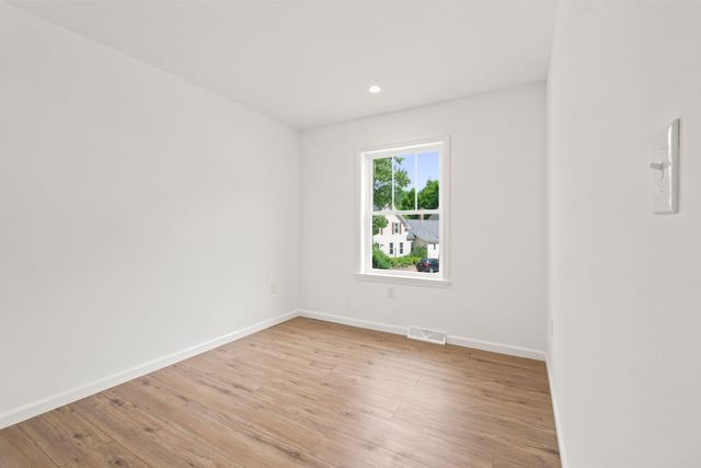 28 Cottage Place, Ashland, NH 03217