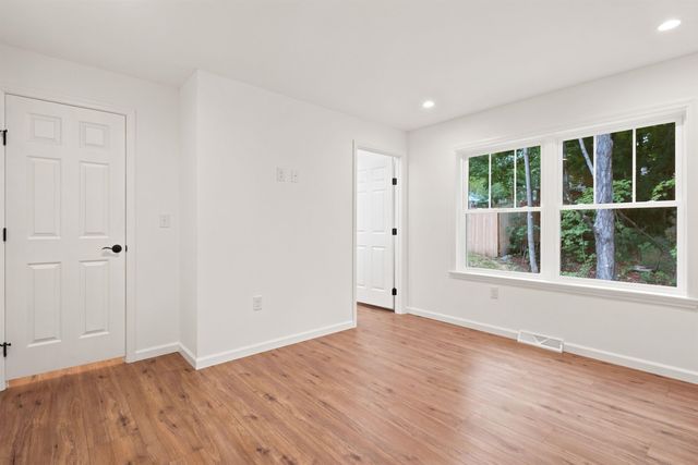 28 Cottage Place, Ashland, NH 03217