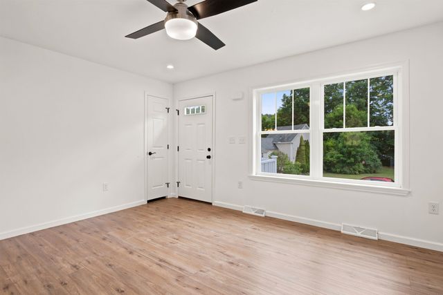 28 Cottage Place, Ashland, NH 03217