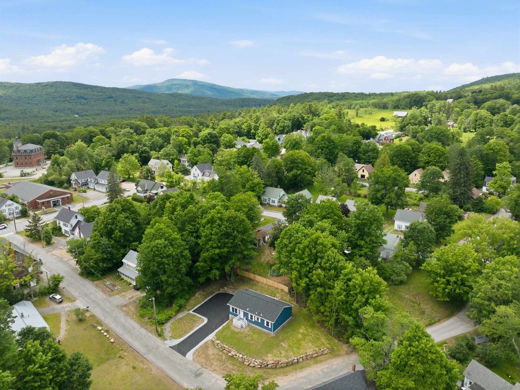 28 Cottage Place, Ashland, NH 03217