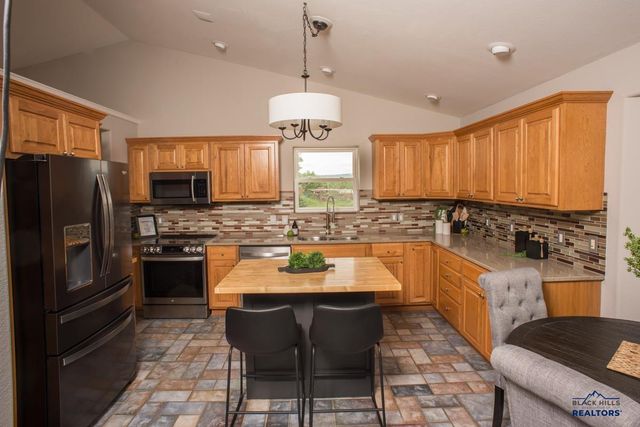 2330 ARROYO CT, Rapid City, SD 57702