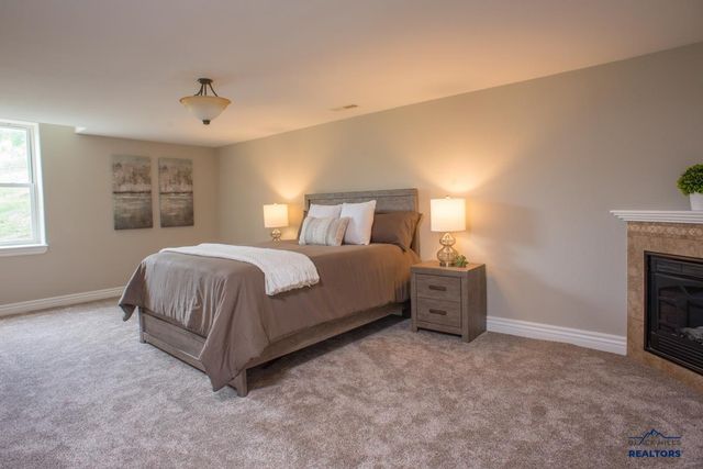 2330 ARROYO CT, Rapid City, SD 57702