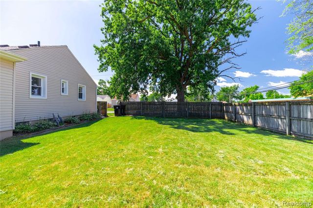 826 Goddard Street, Wyandotte, MI 48192