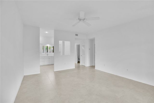 5040 Harmony Circle 105, Vero Beach, FL 32967