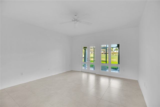 5040 Harmony Circle 105, Vero Beach, FL 32967