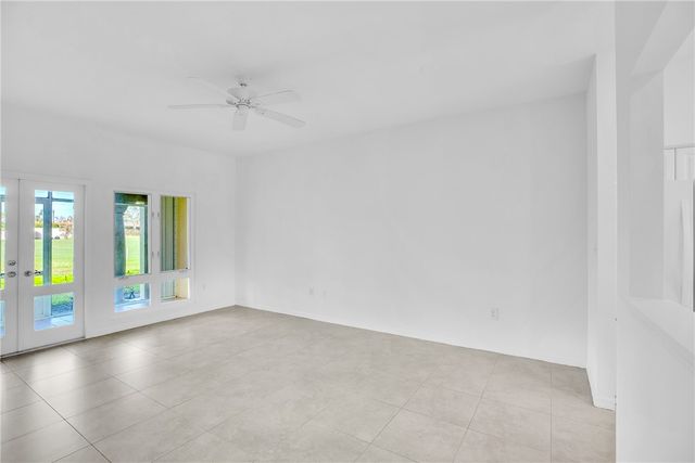 5040 Harmony Circle 105, Vero Beach, FL 32967
