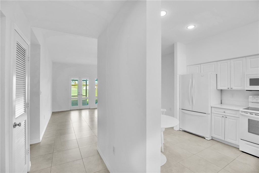 5040 Harmony Circle 105, Vero Beach, FL 32967