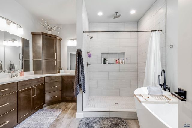 8746 SHERIDAN LAKE RD, Rapid City, SD 57702
