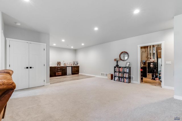 8746 SHERIDAN LAKE RD, Rapid City, SD 57702