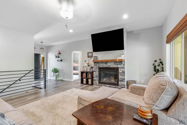 8746 SHERIDAN LAKE RD, Rapid City, SD 57702