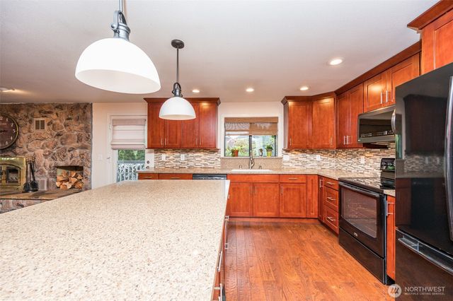 18816 51st Street E, Lake Tapps, WA 98391