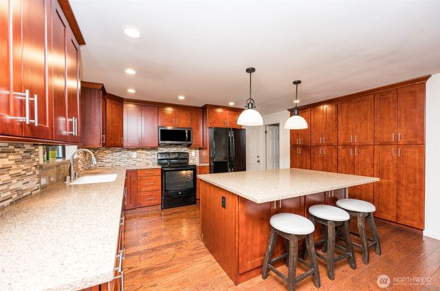 18816 51st Street E, Lake Tapps, WA 98391