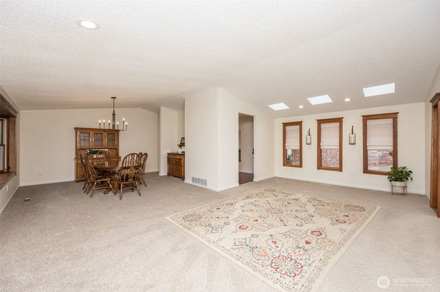 18816 51st Street E, Lake Tapps, WA 98391