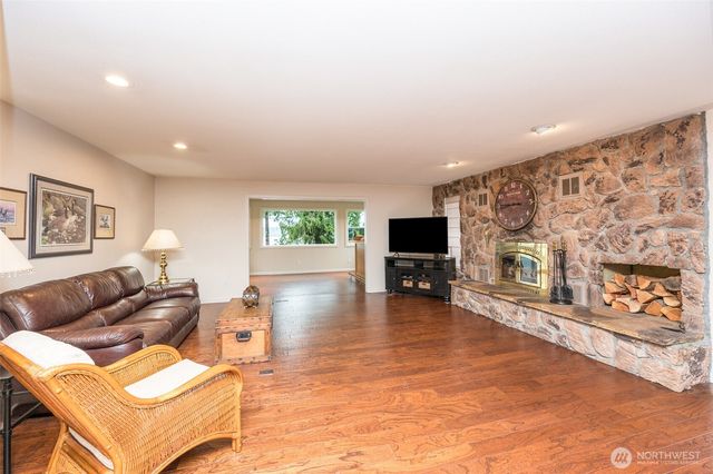 18816 51st Street E, Lake Tapps, WA 98391