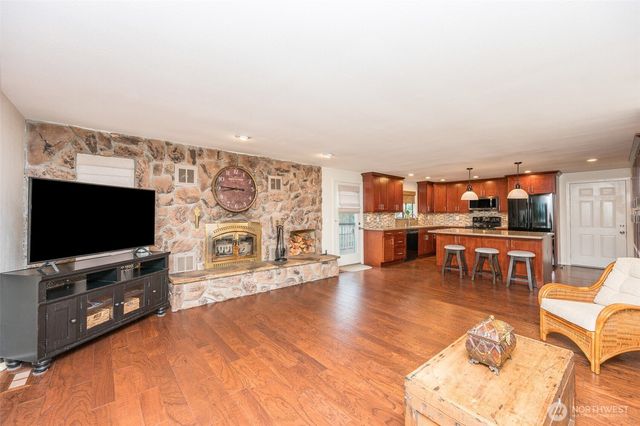 18816 51st Street E, Lake Tapps, WA 98391