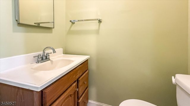 584 Dell Pl 84, Stanhope Boro, NJ 07874
