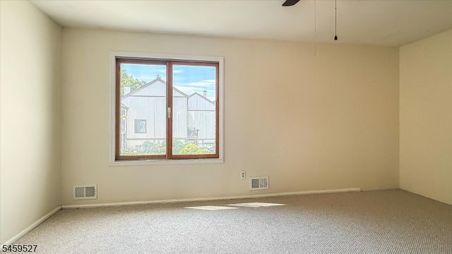 584 Dell Pl 84, Stanhope Boro, NJ 07874