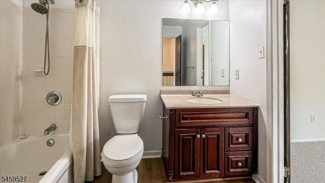 584 Dell Pl 84, Stanhope Boro, NJ 07874
