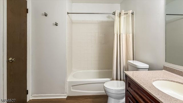 584 Dell Pl 84, Stanhope Boro, NJ 07874