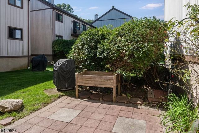584 Dell Pl 84, Stanhope Boro, NJ 07874