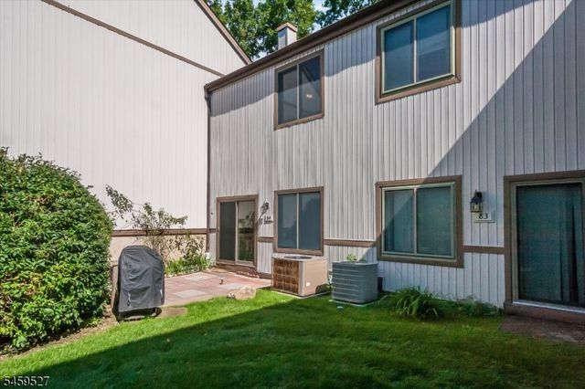 584 Dell Pl 84, Stanhope Boro, NJ 07874