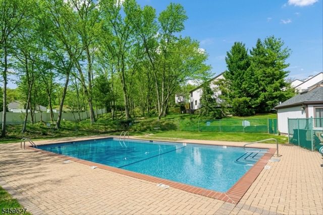 584 Dell Pl 84, Stanhope Boro, NJ 07874
