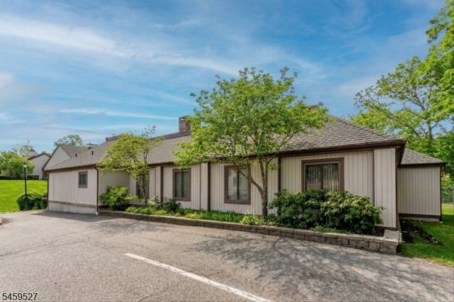584 Dell Pl 84, Stanhope Boro, NJ 07874