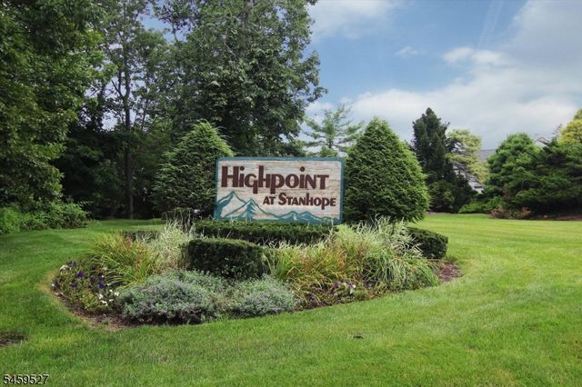 584 Dell Pl 84, Stanhope Boro, NJ 07874
