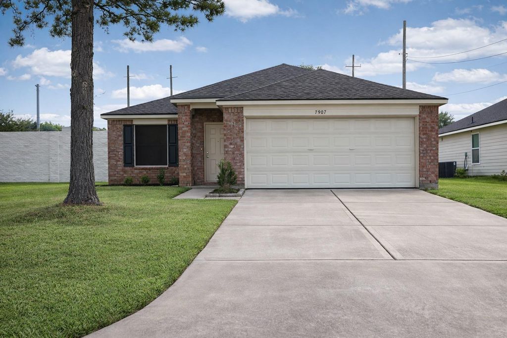 Image 1 of property listing at 7907 Fire Thorn Lane, Cypress, TX 77433