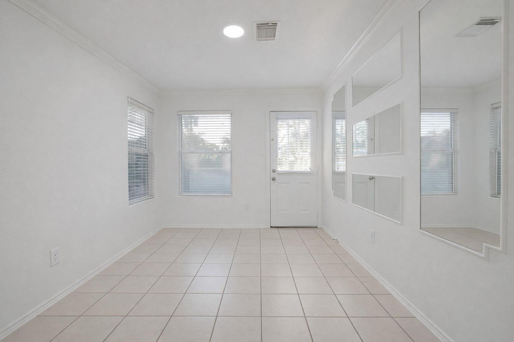 Image 11 of property listing at 7907 Fire Thorn Lane, Cypress, TX 77433