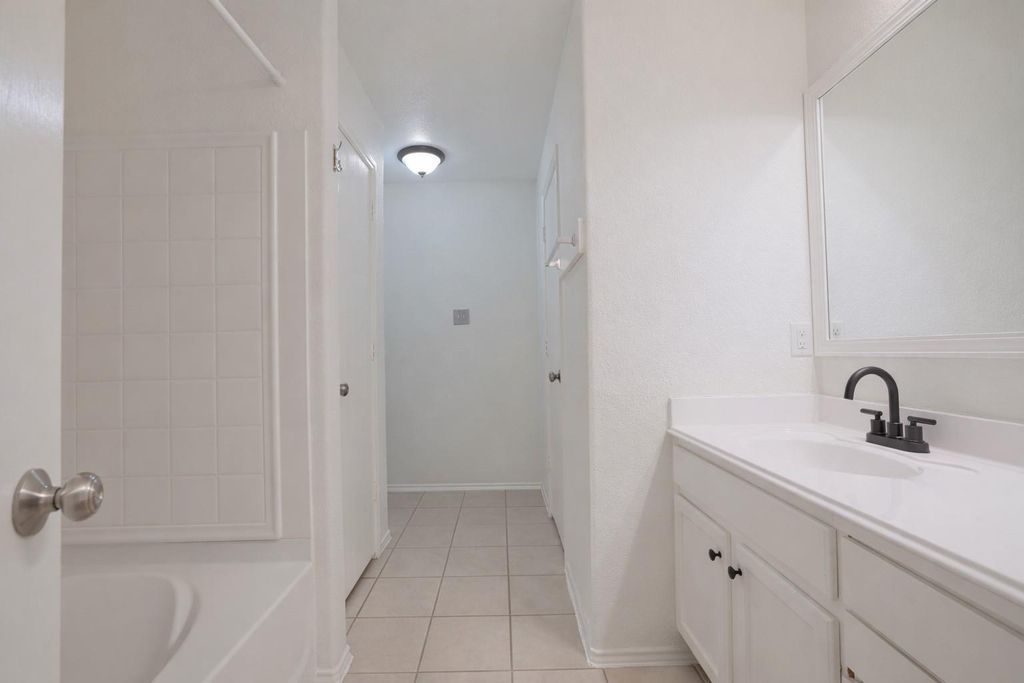 Image 17 of property listing at 7907 Fire Thorn Lane, Cypress, TX 77433