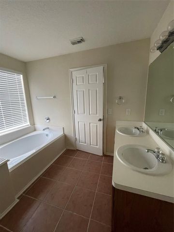 10506 Sugar Trace Drive, Sugar Land, TX 77498