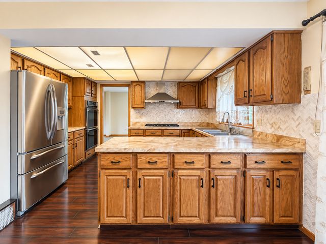 1428 Roslyn Road, Schaumburg, IL 60193