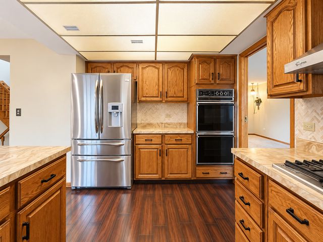 1428 Roslyn Road, Schaumburg, IL 60193