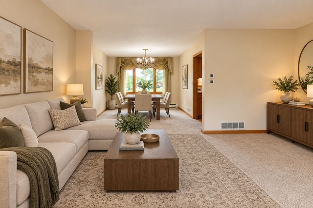 1428 Roslyn Road, Schaumburg, IL 60193