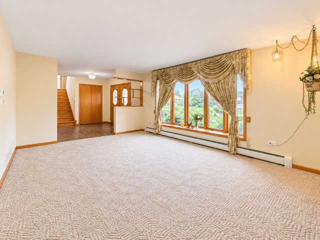 1428 Roslyn Road, Schaumburg, IL 60193