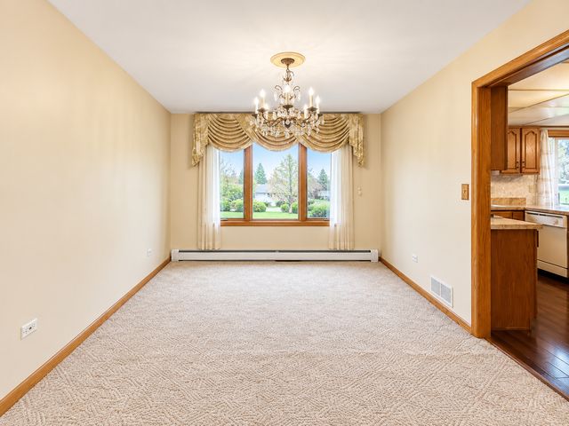 1428 Roslyn Road, Schaumburg, IL 60193