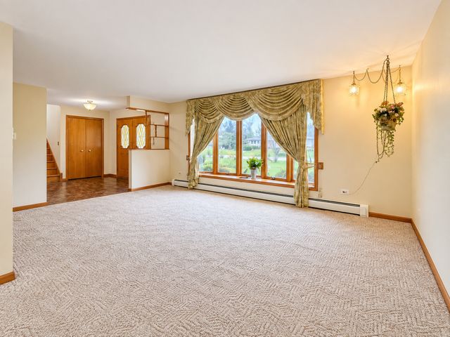 1428 Roslyn Road, Schaumburg, IL 60193
