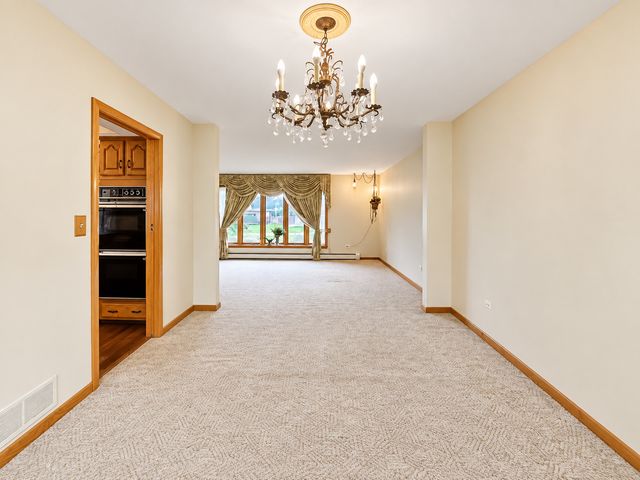 1428 Roslyn Road, Schaumburg, IL 60193