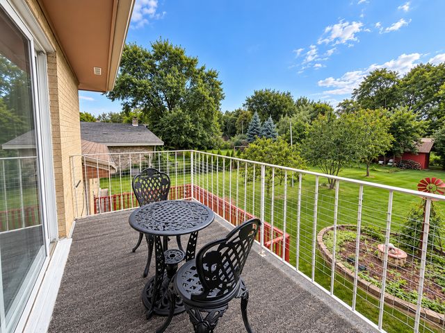 1428 Roslyn Road, Schaumburg, IL 60193