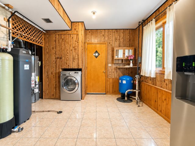 1428 Roslyn Road, Schaumburg, IL 60193