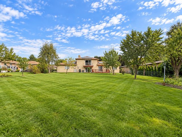 1428 Roslyn Road, Schaumburg, IL 60193