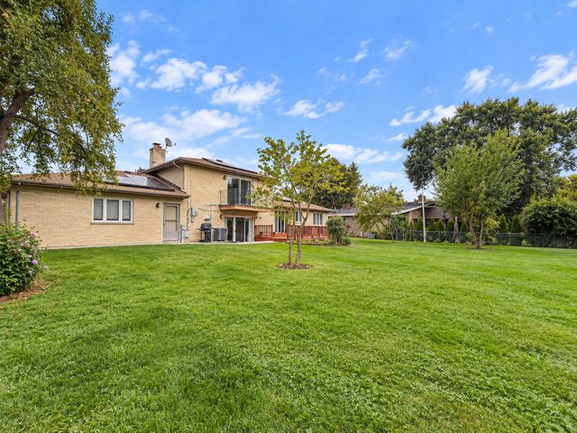 1428 Roslyn Road, Schaumburg, IL 60193