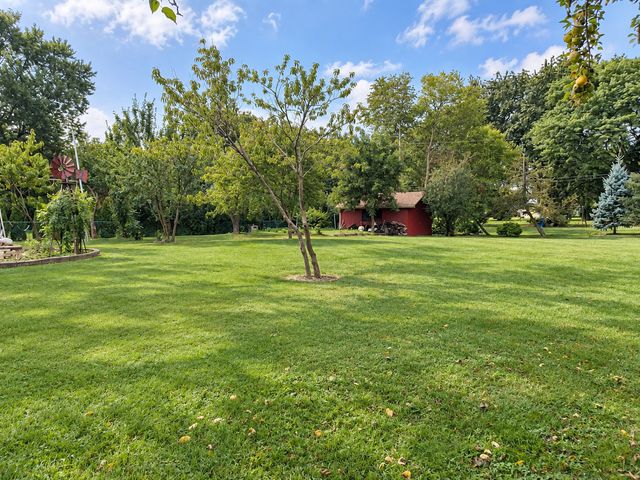 1428 Roslyn Road, Schaumburg, IL 60193