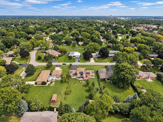 1428 Roslyn Road, Schaumburg, IL 60193