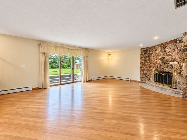 1428 Roslyn Road, Schaumburg, IL 60193