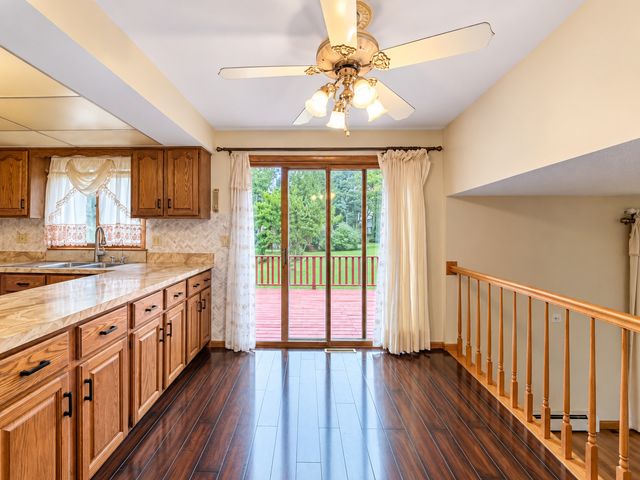 1428 Roslyn Road, Schaumburg, IL 60193